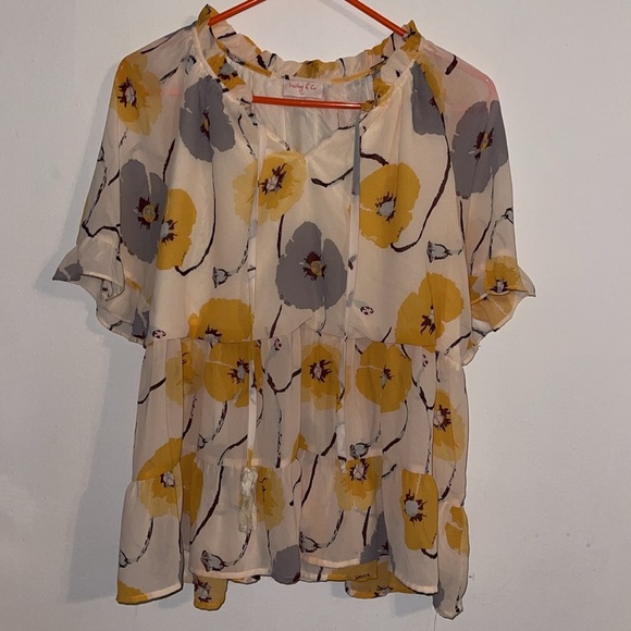 🌹HAILEY & CO BLOOMING FLORAL BLOUSE - Picture 3 of 10